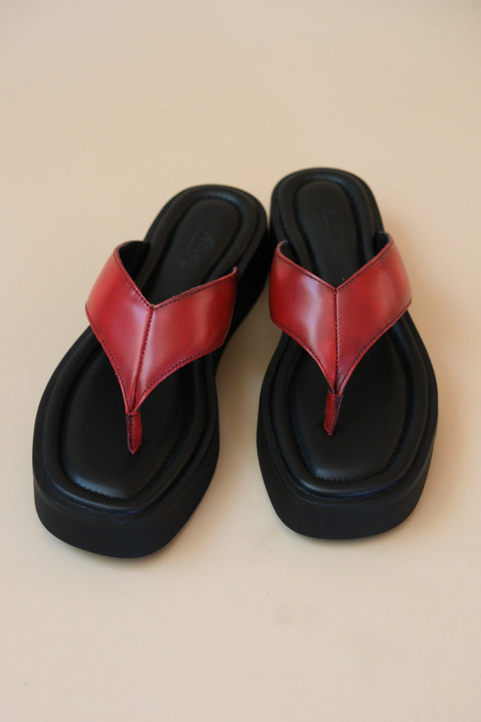 Vagabond Danya Sandal - Black/Red