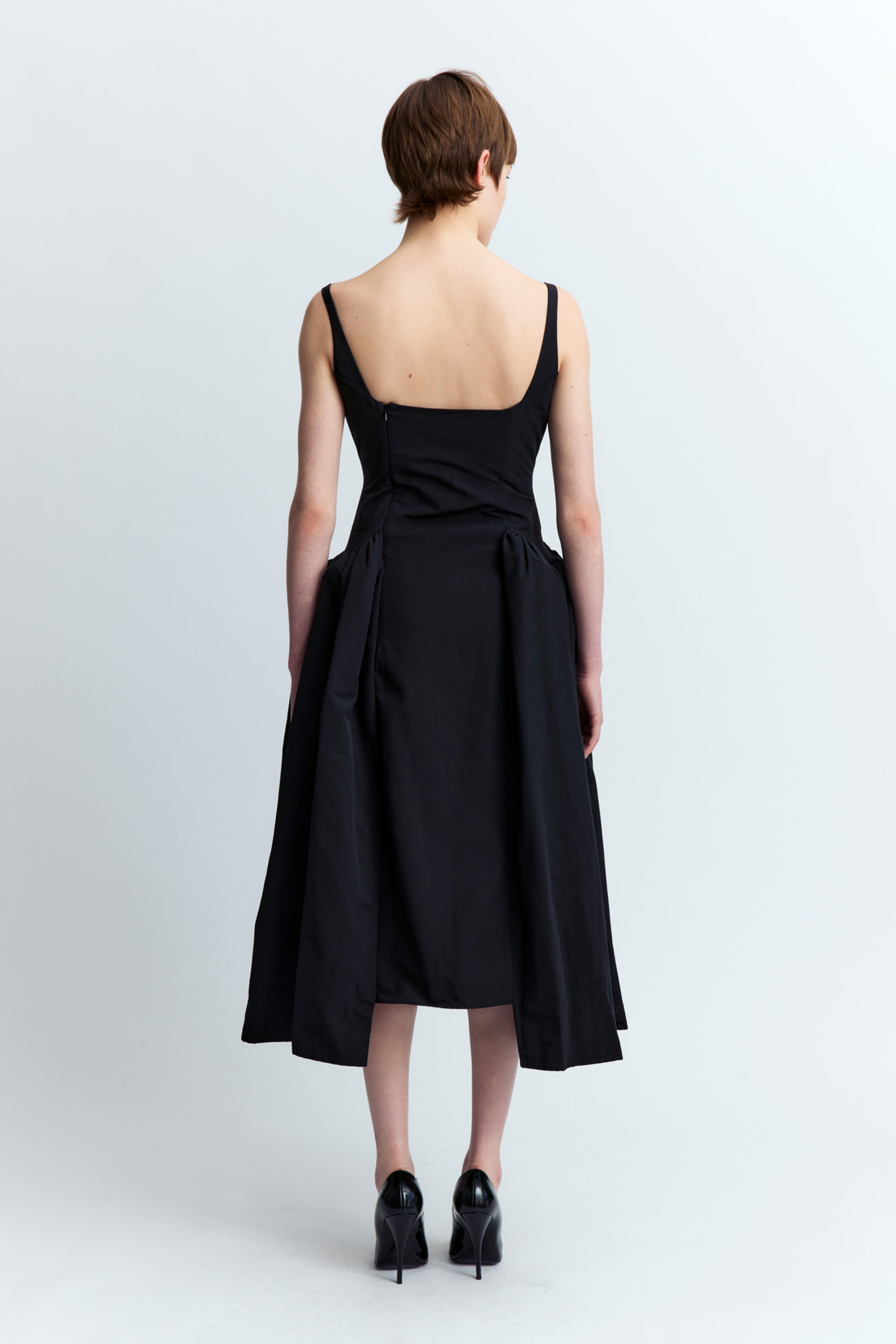 16Arlington Vezile Midi Dress - Black