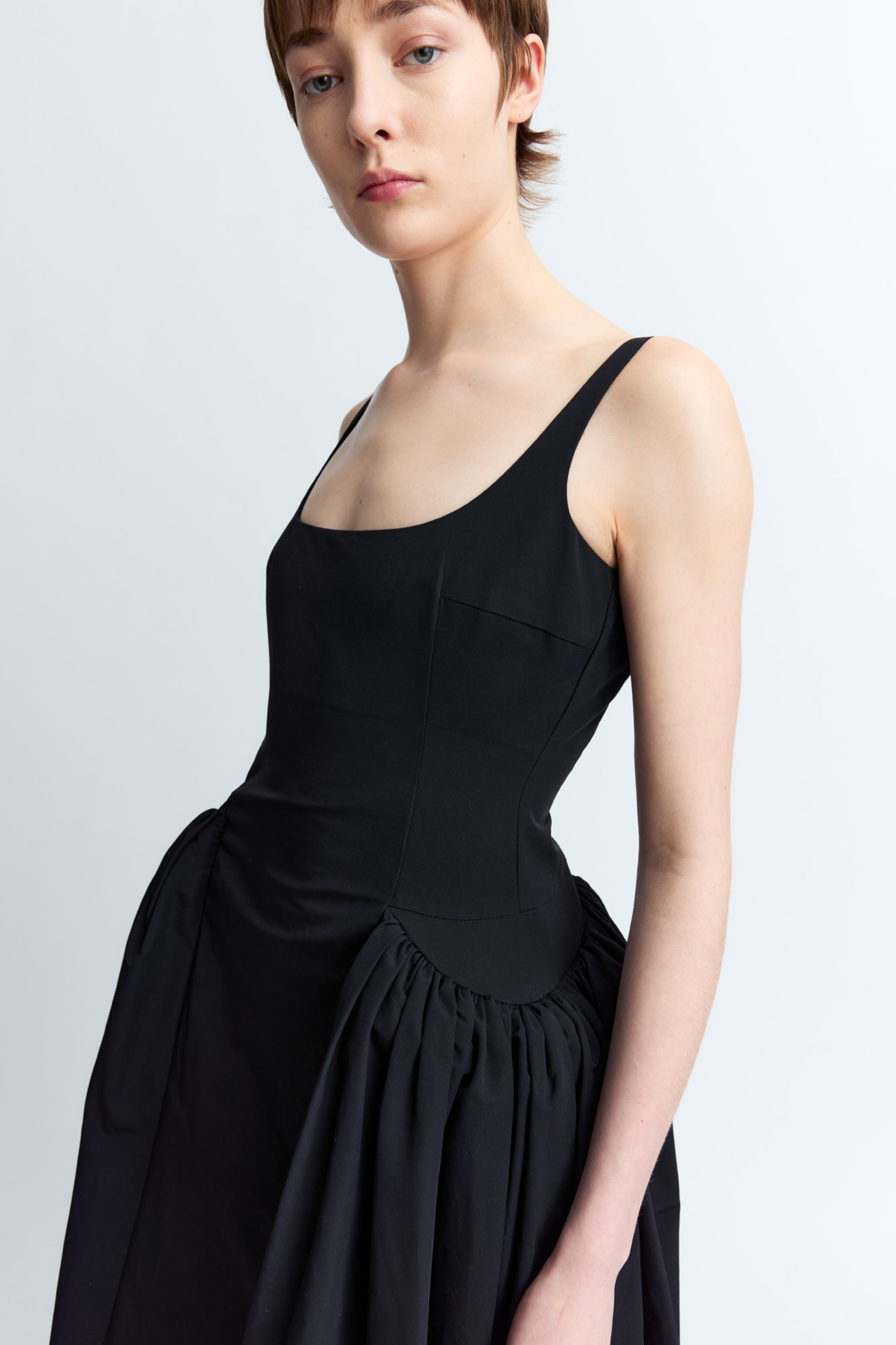 16Arlington Vezile Midi Dress - Black