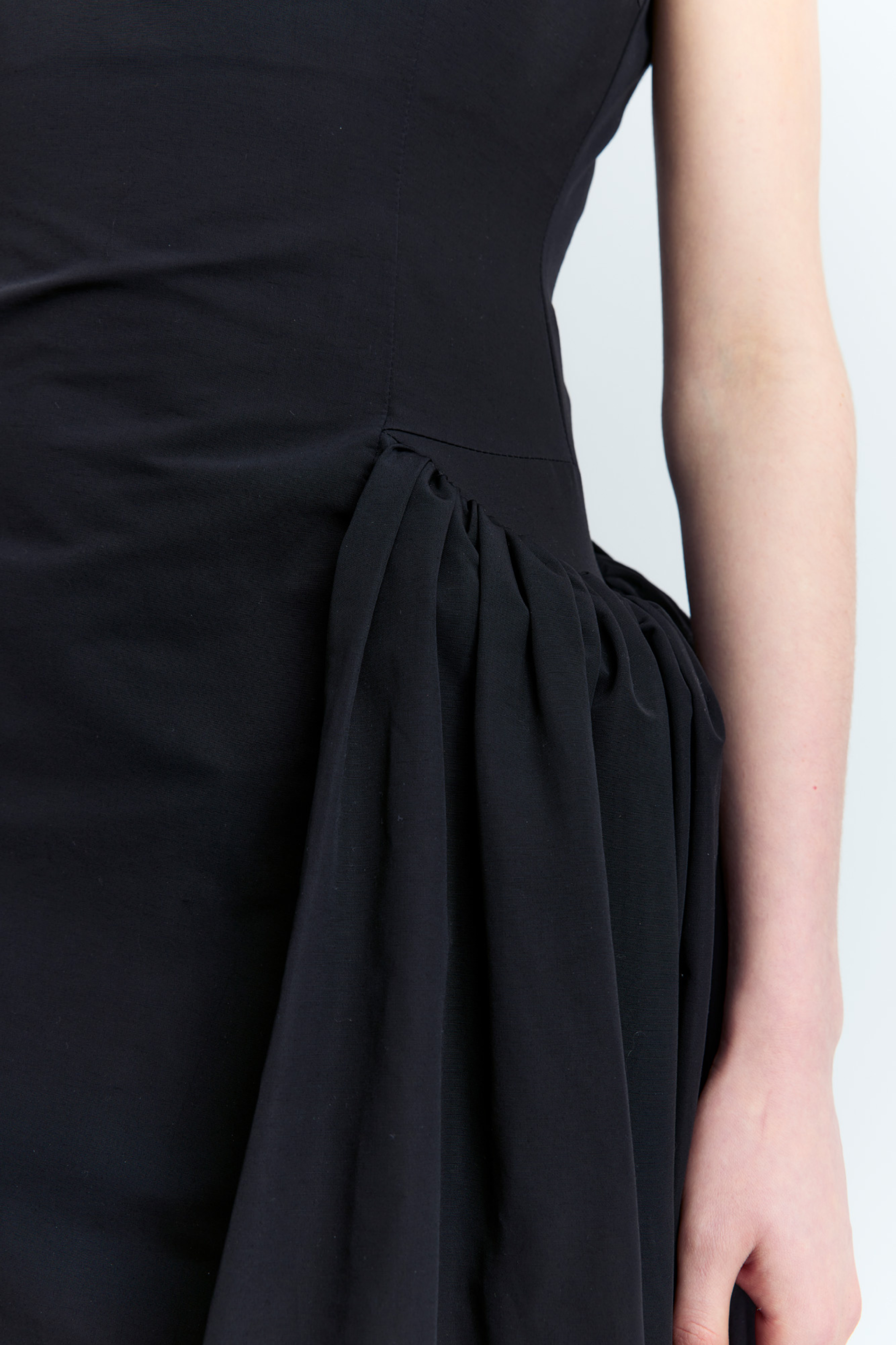 16Arlington Vezile Midi Dress - Black