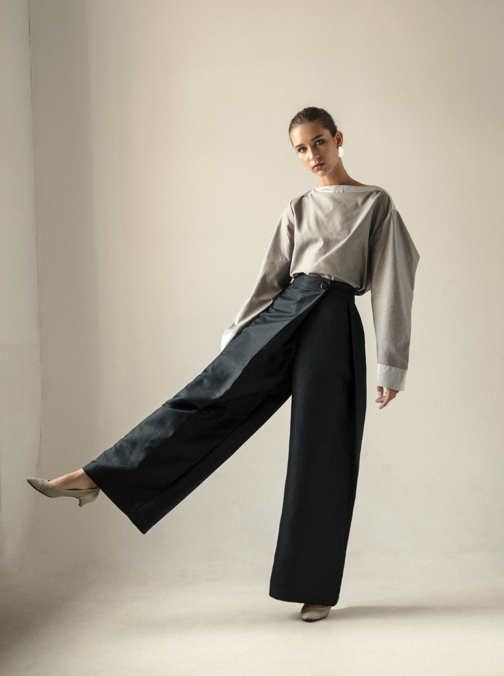 K M by L A N G E Wide leg crossover Button Sharovary pants - NAVY