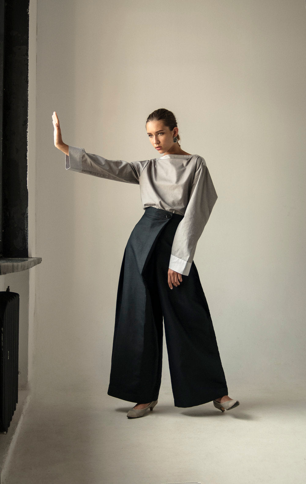 K M by L A N G E Wide leg crossover Button Sharovary pants - NAVY