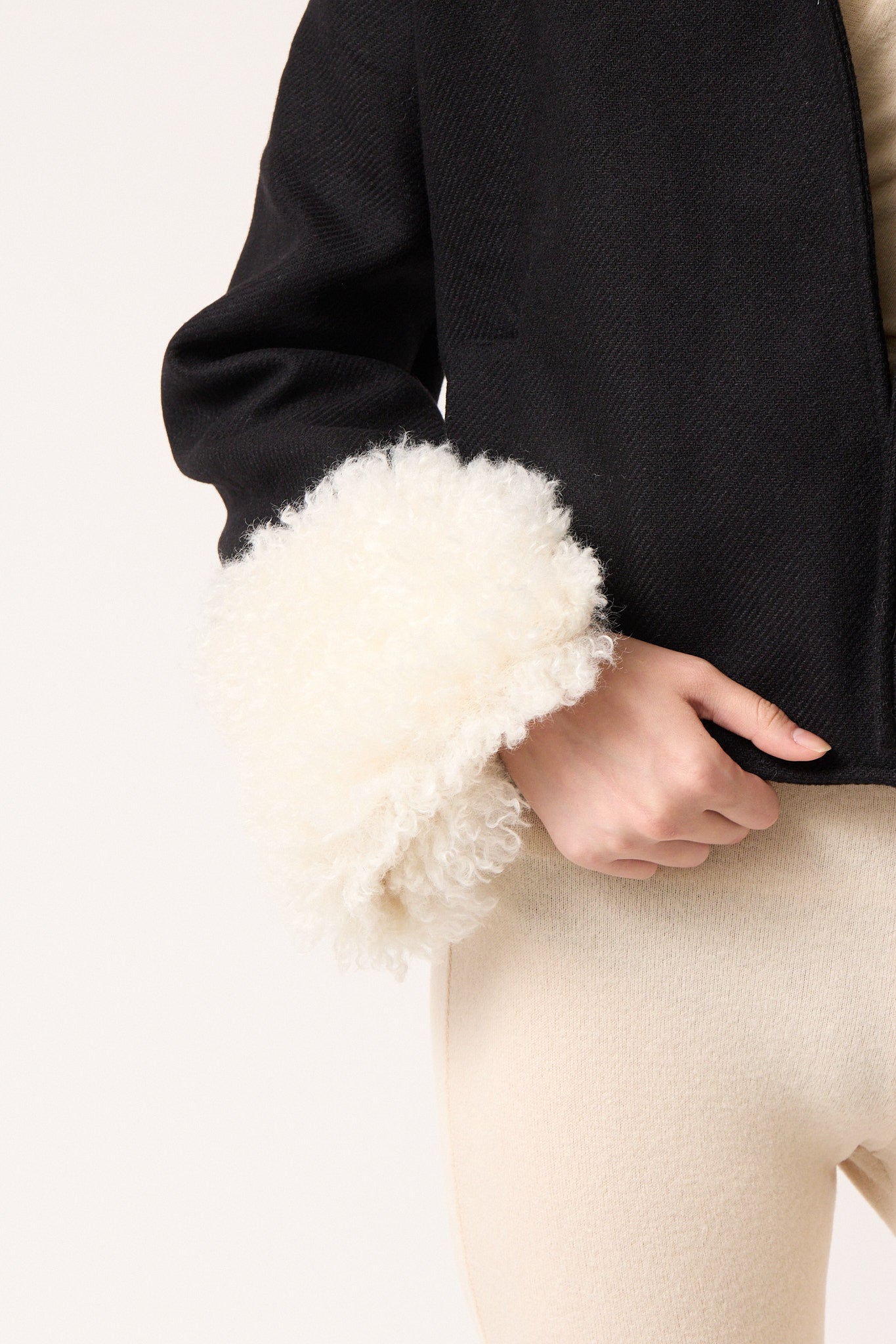 Colmillo de Morsa Wool Jacket with Contrast Collar and Cuffs - Black