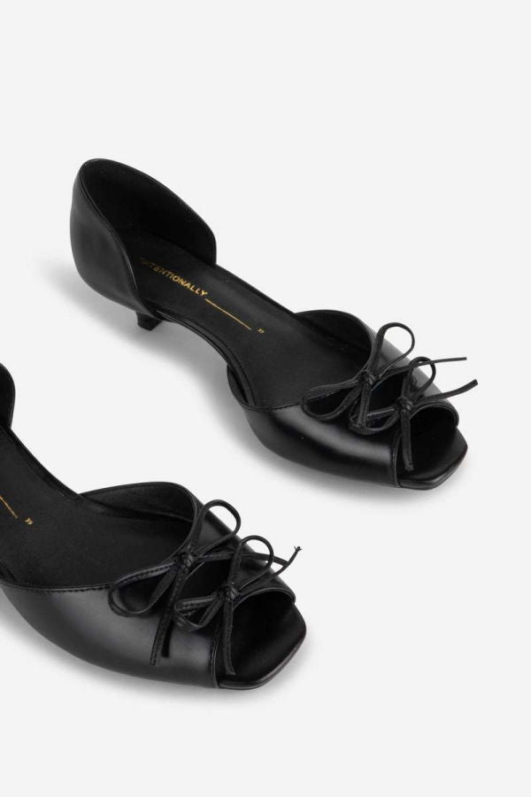 INTENTIONALLY __________. Carol Peep Toe Kitten Heel